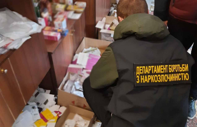 В Кировоградской области под видом таблеток для похудения продавали психотропы, фото