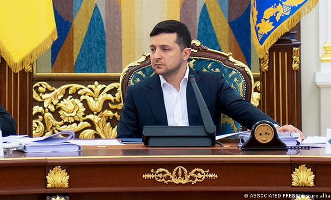 Зеленский предложил разработать закон о статусе олигархов и ввести против них санкции