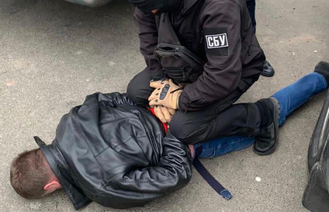 Реалізація фальшивої валюти: затримано двох підозрюваних