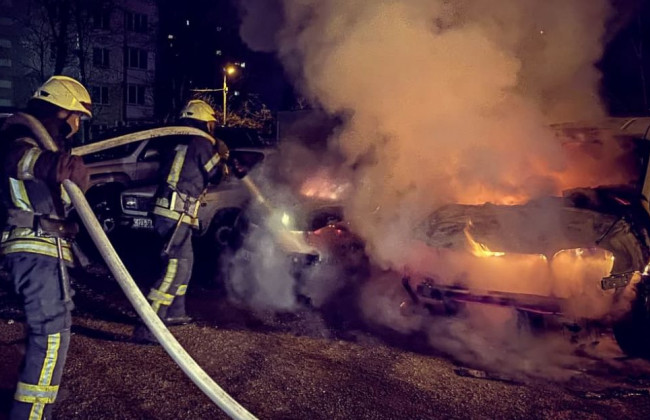 В Киеве снова горели иномарки, фото