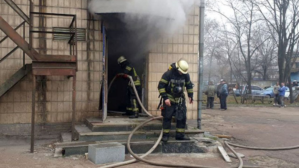 В Киеве вспыхнул пожар на заводе «Гранит»