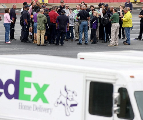 Полиция сообщила, что в результате массового расстрела на объекте FedEx в Индианаполисе погибло 8 человек