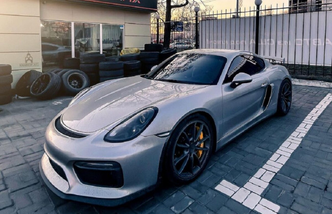 В Украине заметили лимитированный заряженный спорткар Porsche