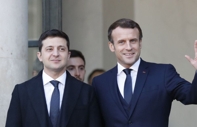 Зеленский прибыл в Париж на встречу с Макроном