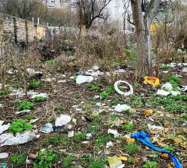 В Святошинском районе Киева нашли огромную свалку