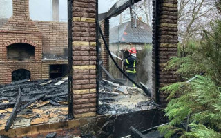 В Києві на Осокорках сталася пожежа на території садиби