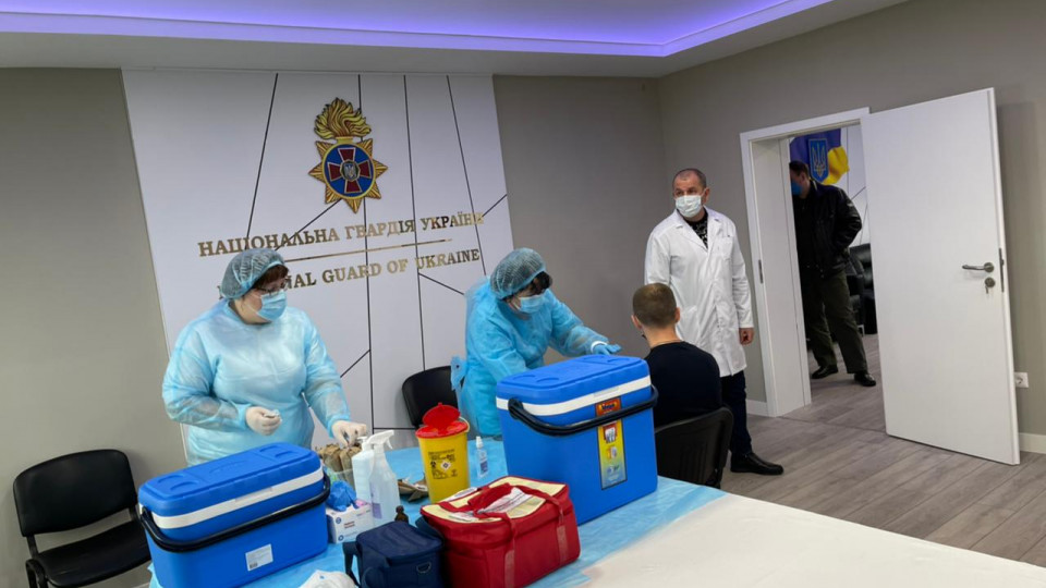 В Украине стартовала вакцинация сотрудников МВД
