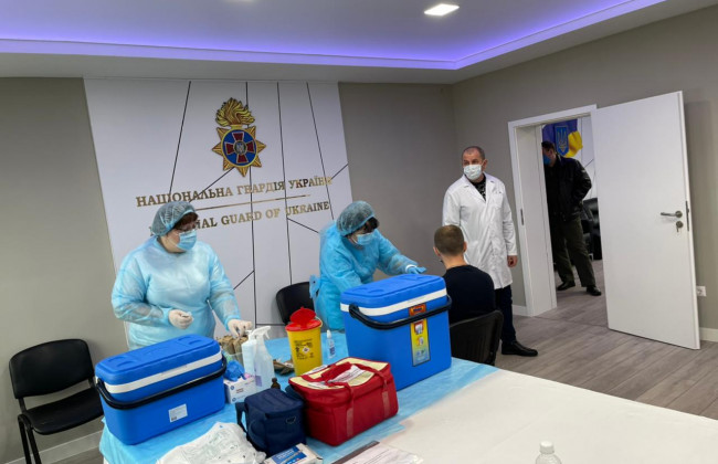 В Украине стартовала вакцинация сотрудников МВД