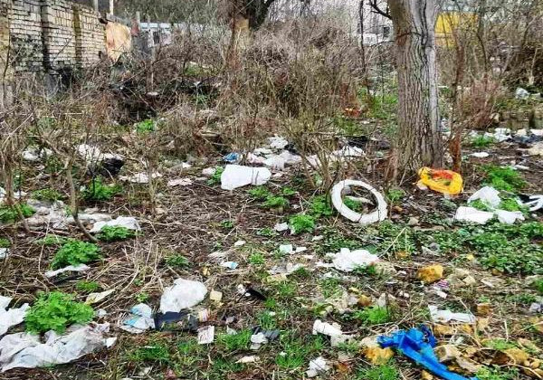 В Святошинском районе Киева нашли огромную свалку