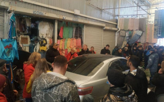 На харьковском рынке водитель въехал в торговые ряды: есть пострадавшие