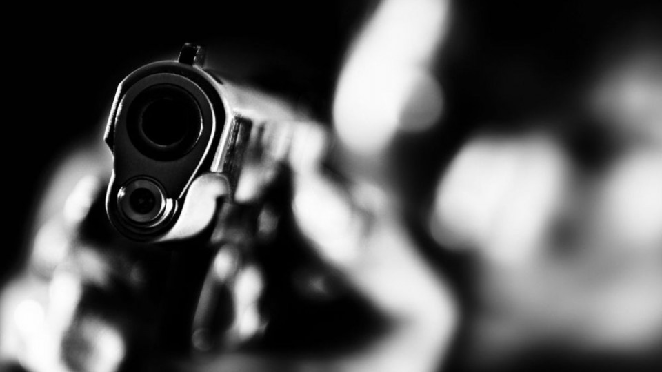 В Житомире мужчина дважды выстрелил в себя из револьвера, убегая от полиции