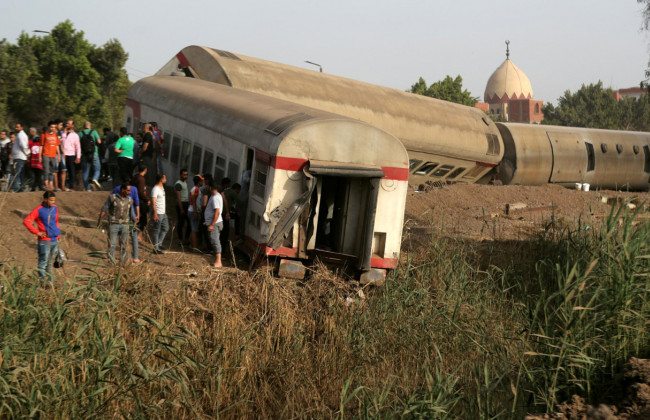 По меньшей мере 11 человек погибли, 98 получили ранения в Египте в результате схождения поезда с рельсов