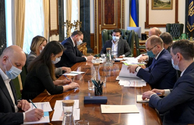 Зеленский распорядился срочно создать лаборатории для разработки вакцин в Украине: на это в бюджете есть 100 млн грн