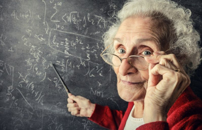 Зміняться умови роботи педагогів пенсійного віку: деталі