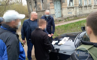 Співробітник Державної виконавчої служби погорів на хабарі