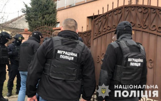 Утримував у неволі іноземців для вивезення за кордон: підозрюваному обрано запобіжний захід