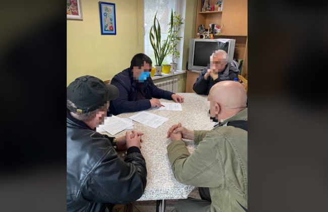 $11 300 за громадянство: у Києві викрили шахраїв, які прикривалися зв’язками в органах влади