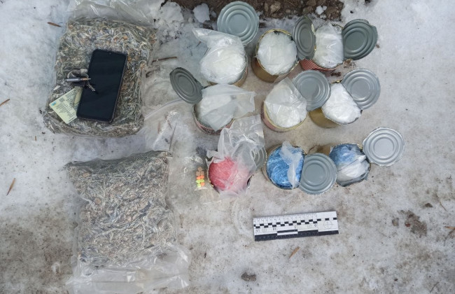 Наркотики в консервних банках: судитимуть організатора каналу