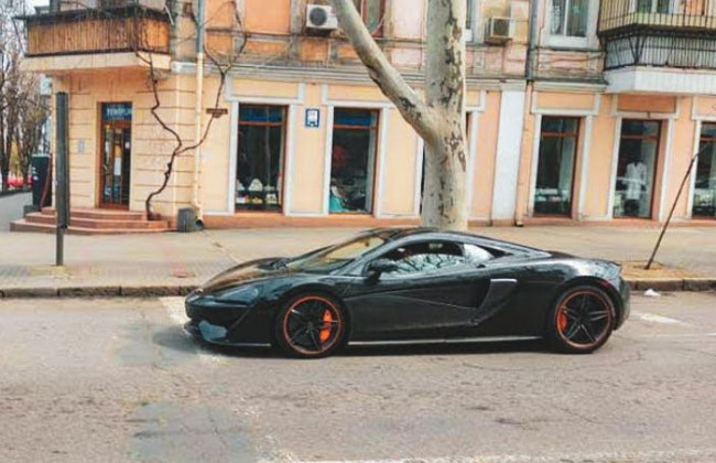 В Украине заметили дорогой британский суперкар, фото
