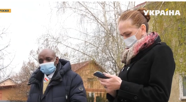 В Запорожье водитель такси отказался везти темнокожего пассажира