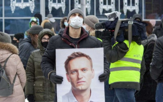 В России на акциях в поддержку Навального задержали более 325 человек