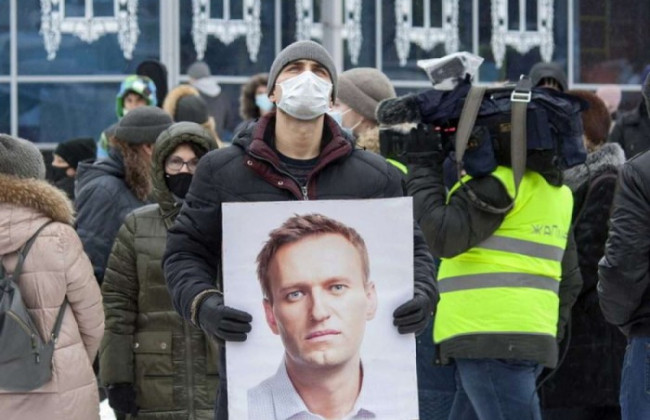 В России на акциях в поддержку Навального задержали более 325 человек