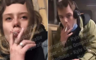 В Киеве подростки курили прямо в вагоне: есть видео