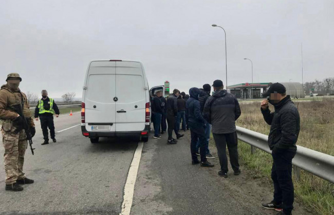 «Дестабілізація та картинка для росЗМІ»: на Харківщині затримали автобуси з «тітушками»