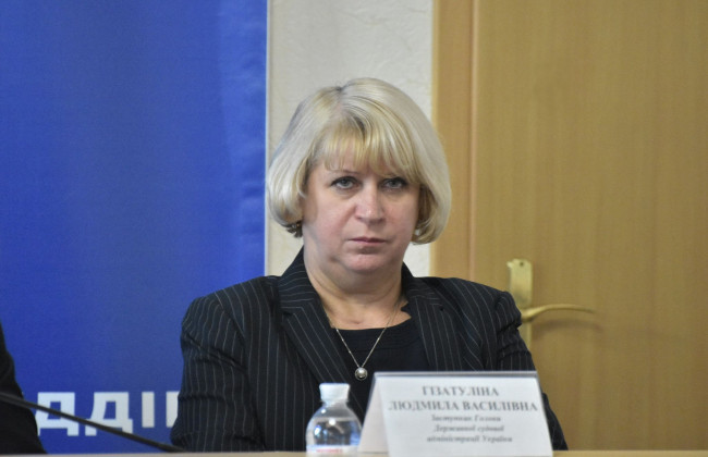 От Людмилы Гизатулиной потребовали навести порядок в Государственной судебной администрации