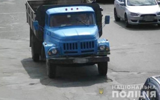 В Киеве мужчина угнал ЗИЛ, чтобы «решить личные вопросы»