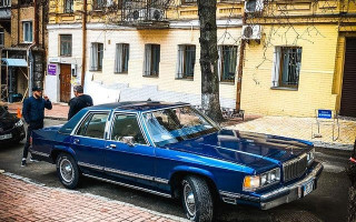 В Киеве заметили стильное винтажное авто из 80-х