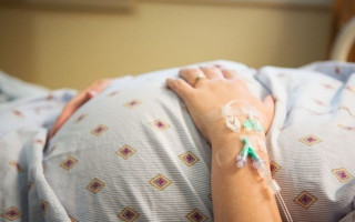 Провів операцію так, що довелося видаляти матку: у Києві повідомлено про підозру акушеру-гінекологу
