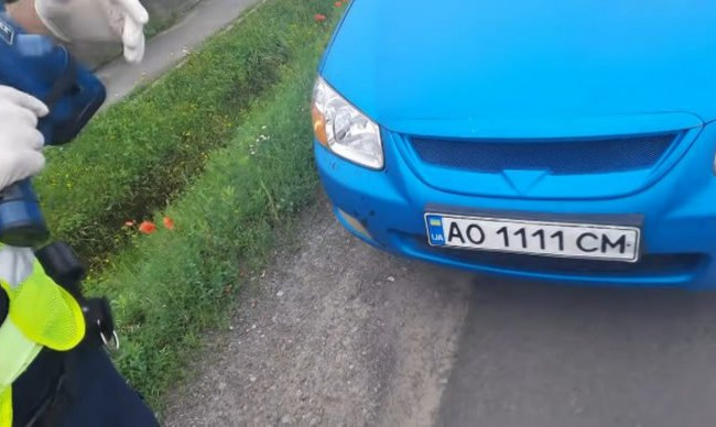 Нанес на номерной знак специальное вещество: водитель обманул TruCam