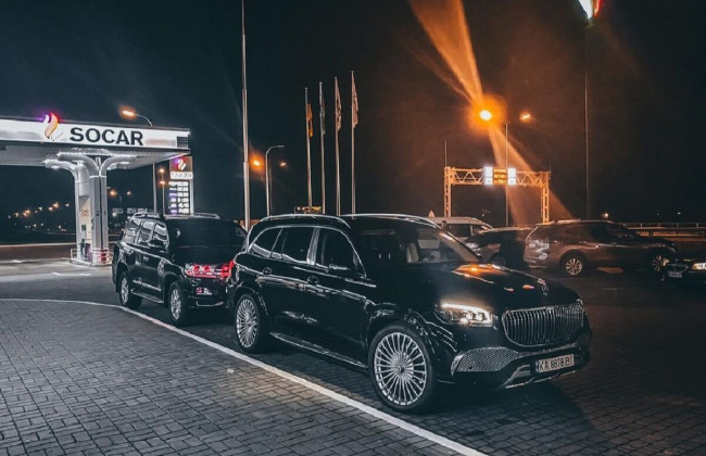 В Украине заметили крутой кортеж на внедорожниках