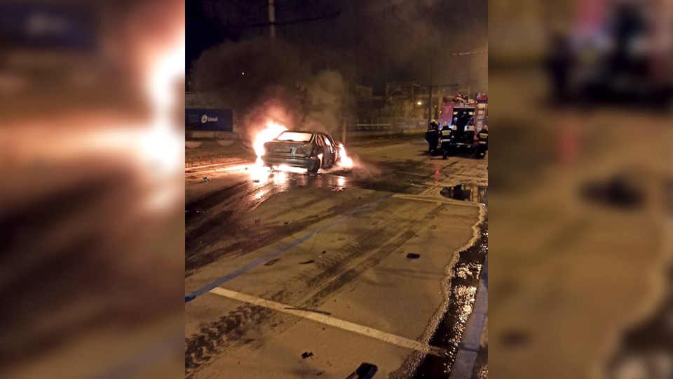 У Дніпрі в результаті ДТП спалахнув автомобіль