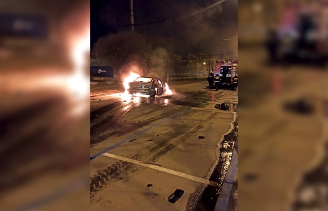 У Дніпрі в результаті ДТП спалахнув автомобіль