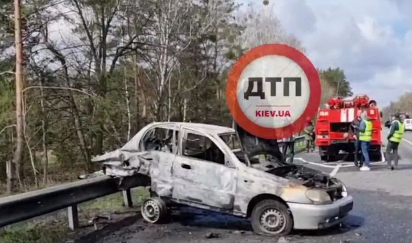 Под Киевом в результате ДТП в автомобиле заживо сгорел человек, видео
