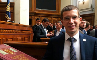 Депутат от «Слуги народа» устроил драку в кафе
