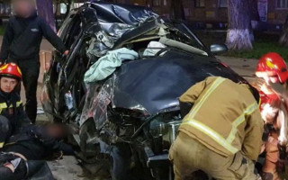 Автомобиль превратился в хлам: в Киеве произошло пьяное ДТП, видео