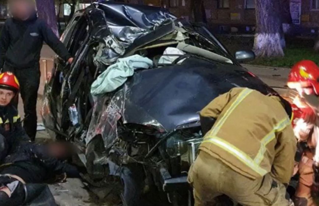 Автомобиль превратился в хлам: в Киеве произошло пьяное ДТП, видео