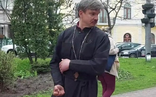 В Киеве пьяный священник бросался на людей