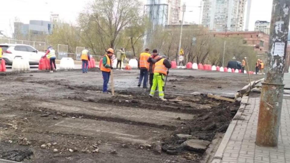 В Киеве начали капитальный ремонт еще одного путепровода
