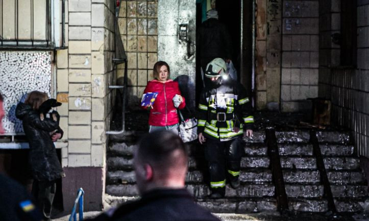 Героїчний порятунок: киянка під час пожежі спустила дітей до сусідів