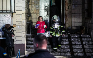 Героїчний порятунок: киянка під час пожежі спустила дітей до сусідів