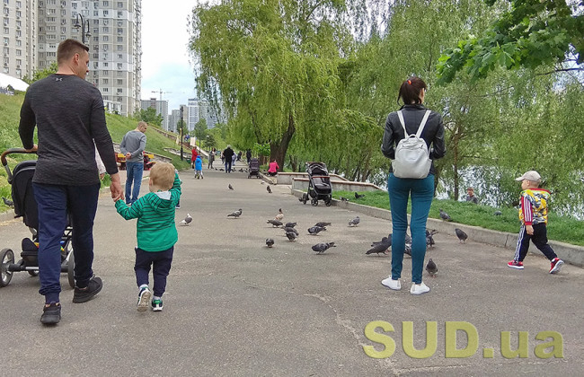 Разумков підписав закон щодо рівних прав матері та батька на догляд за дитиною