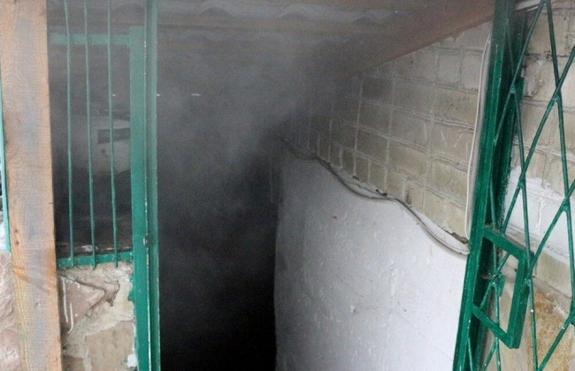 У підвалі багатоповерхівки Києва знайшли два трупи: підозрюють отруєння