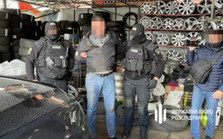 До 20 тисяч грн за тиждень роботи ресторанів: ДБР затримало посадовця поліції Києва