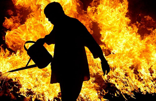 Под Житомиром мужчина облился бензином и стрелял в полицейских