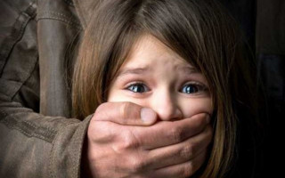 В Луганской области изнасиловали 6-летнюю девочку: подозреваемого задерживали с КОРДом