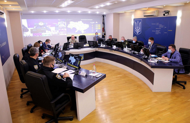 В Україні задіють всі підрозділи МВС для контролю карантинних правил на Великдень, – Яровий